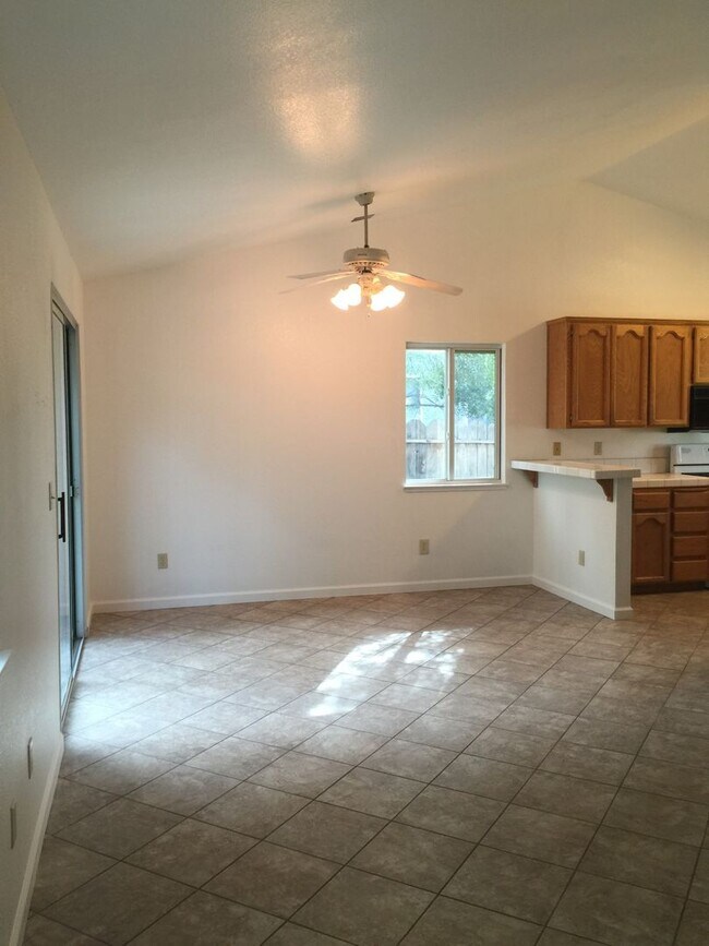 Building Photo - 3 Bedroom Home