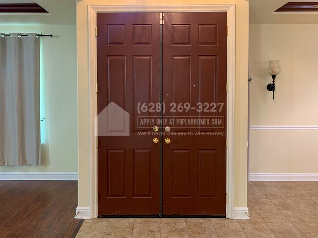 Building Photo - 2734 Macon Dr