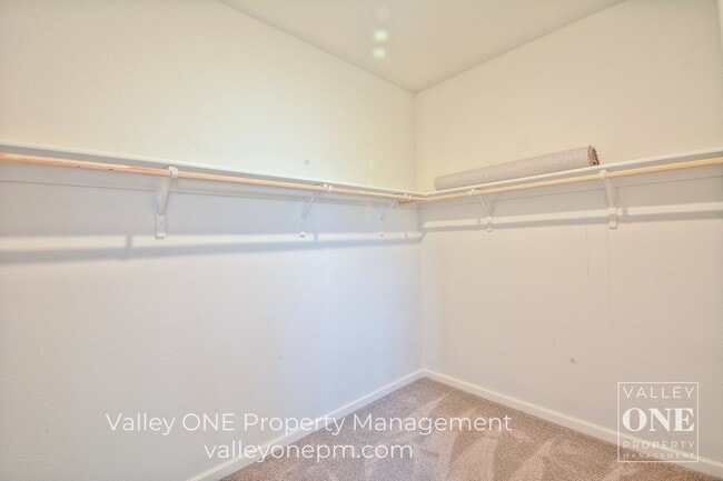 Building Photo - 933 Tipton Ln