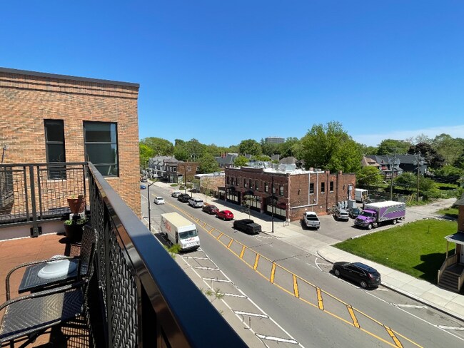 Building Photo - 8001 Kercheval Ave