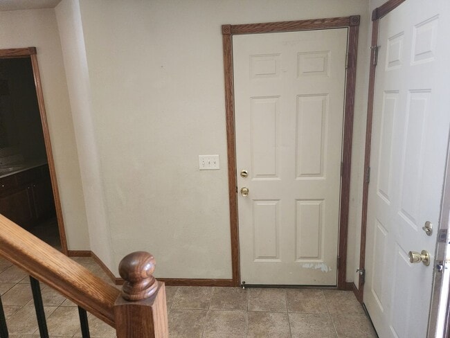 Building Photo - Three bedroom two bathroom Town home