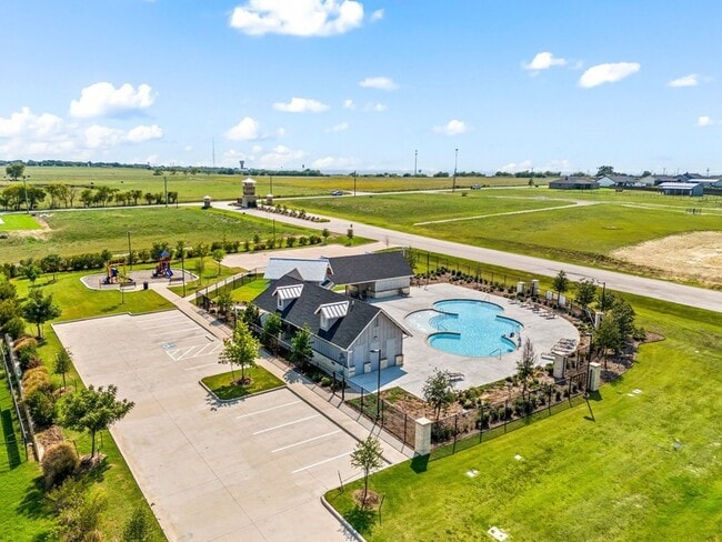 Building Photo - 127 Clearwater Ct