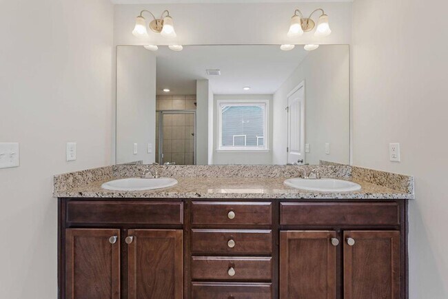 Building Photo - 112 White Oak Pl