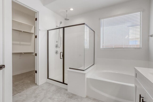 Building Photo - 8723 W Vista Ave