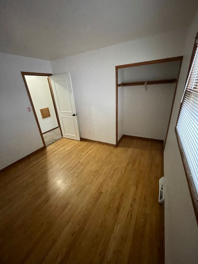 Building Photo - Single family home in great neighborhood!