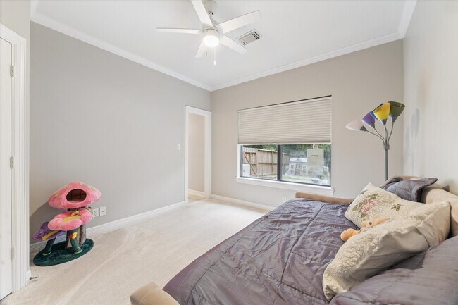 Building Photo - 23818 Pin Oak Dr