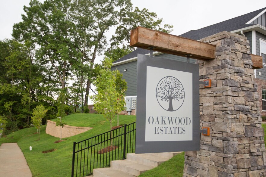 Building Photo - Oakwood Estates Apartment Homes by Callio Properties