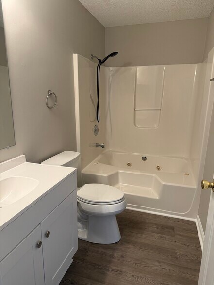 Building Photo - 440 Myrtle Greens Dr