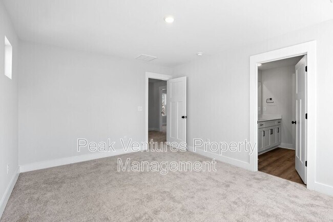 Building Photo - 117 Norbert Ln