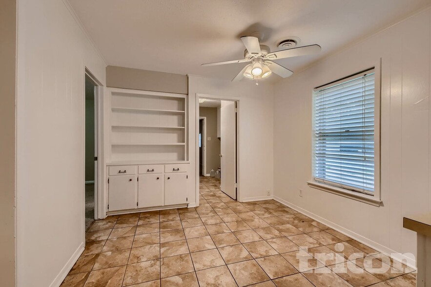 Building Photo - 908 Hilton Pl