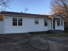 Building Photo - 406 2nd Ave W