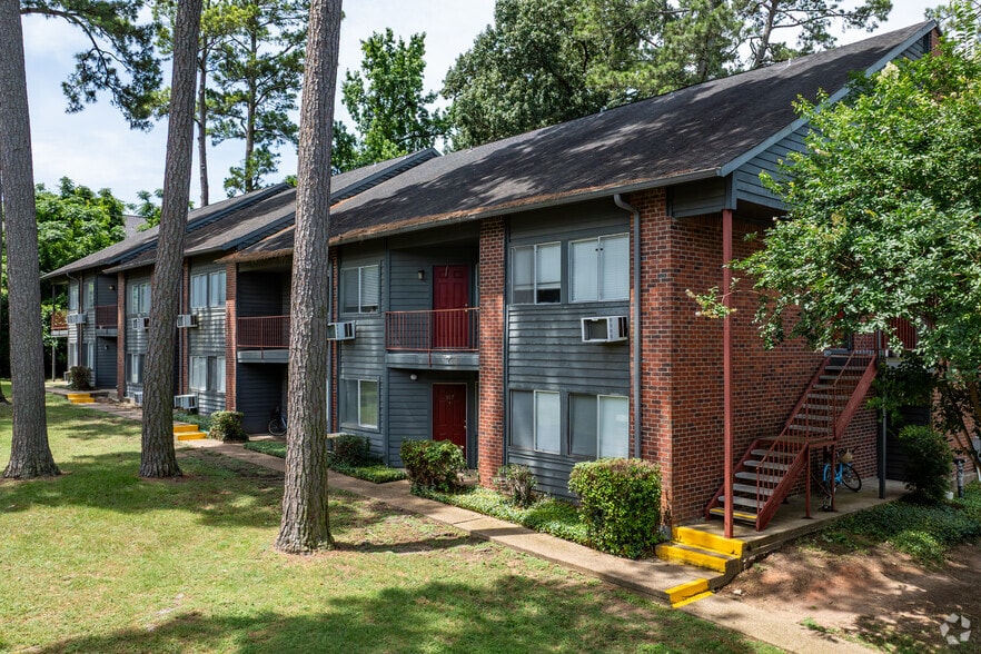 Primary Photo - Paper Moon Apartments
