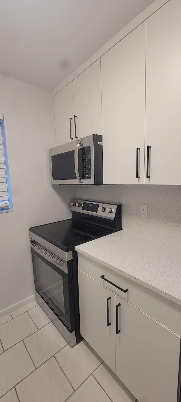 Building Photo - 600 SW 2nd Ave