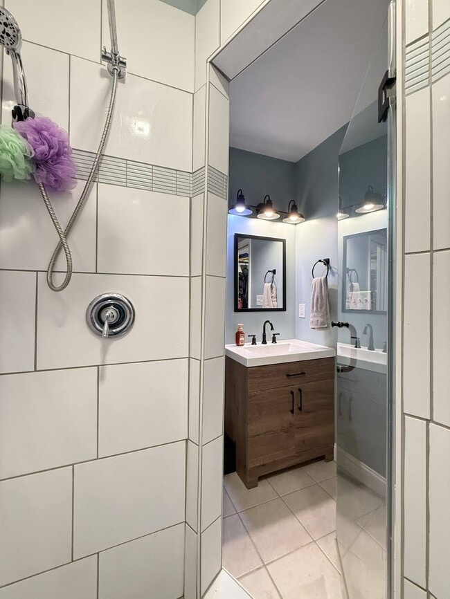 Building Photo - 1328 Morris Rd SE