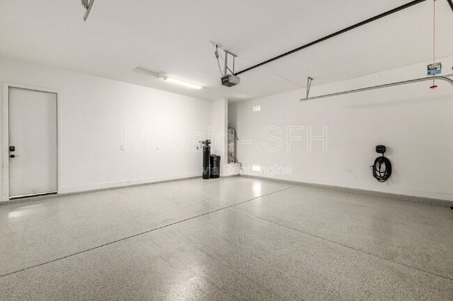 Building Photo - 10627 E Tumbleweed Ave