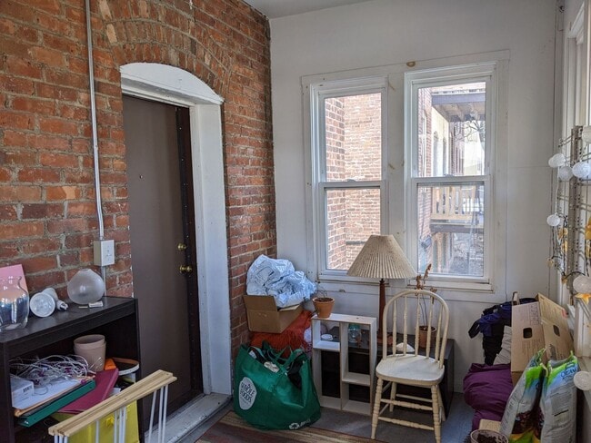Building Photo - Amazing 3 bed in Coolidge Corner...