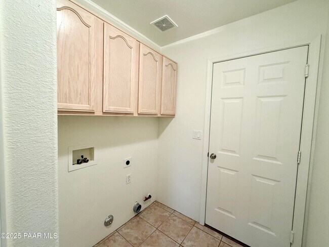 Building Photo - 5102 E Ramada Dr