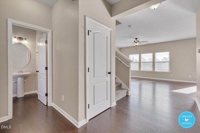 Building Photo - 831 Ember Dr