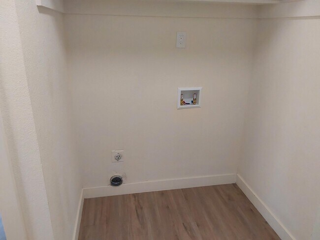 Building Photo - 1701 Palm Dr