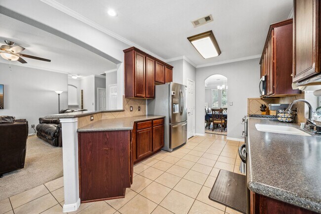 Building Photo - 8522 E Highlands Crossing