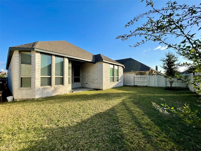 Building Photo - 4334 Hemlock Grove Ln