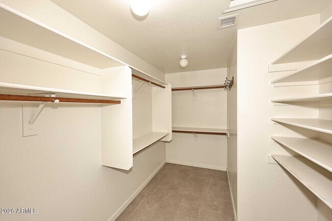 Building Photo - 4591 W Oakland St