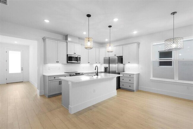 Building Photo - 2131 Brighton Ln