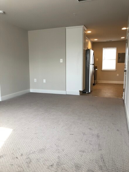 Building Photo - 304 8th St