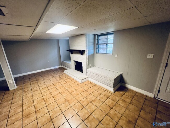 Building Photo - 4006 Devon St SE