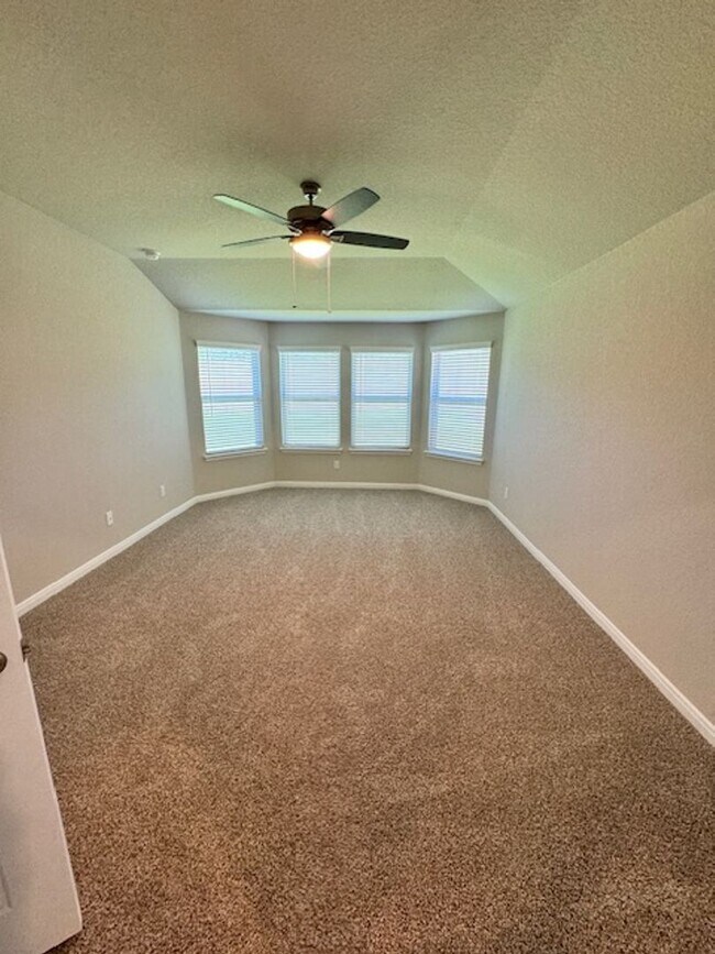 Building Photo - Ready For Move In - 9/1/25 New - 1 Story -...