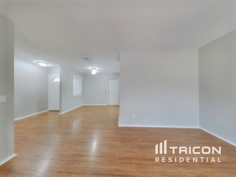 Building Photo - 14316 Cholla Dr