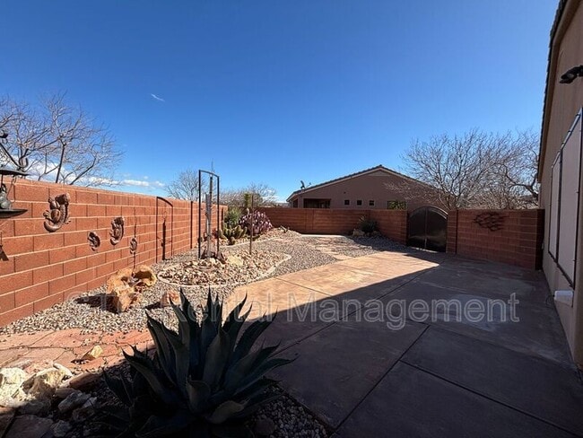 Building Photo - 530 S Coral Cv