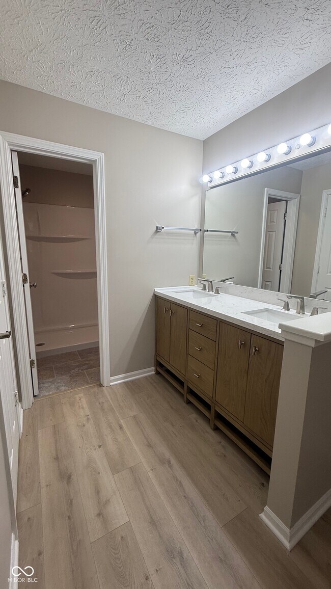 Building Photo - 14610 Village Park E Dr