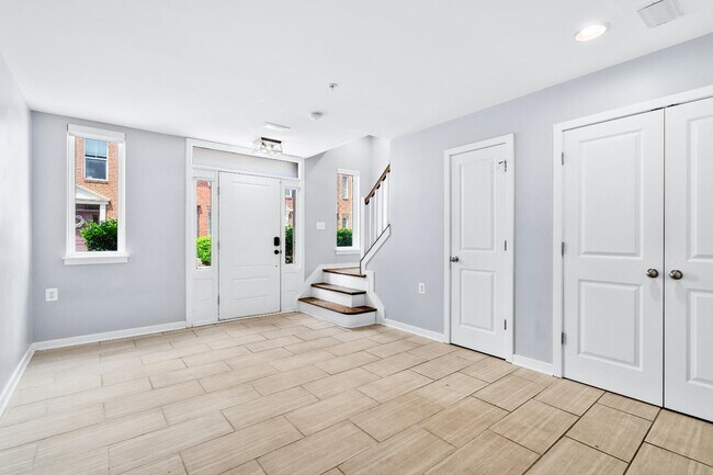 Building Photo - 1424 Trafalgar Ln