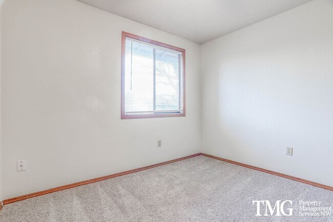 Building Photo - 618-620 SE 131st Ct.