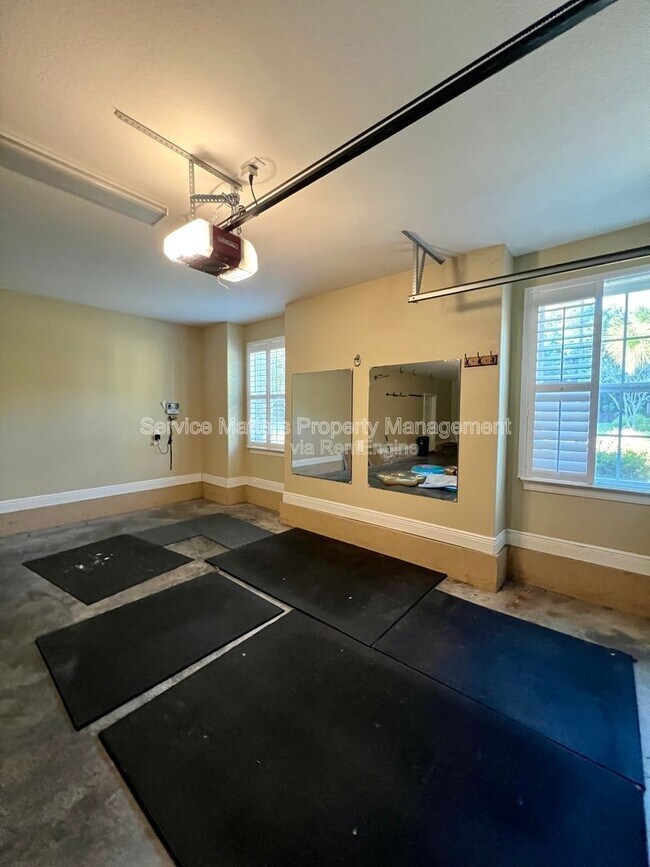 Building Photo - 2926 Greystone Dr