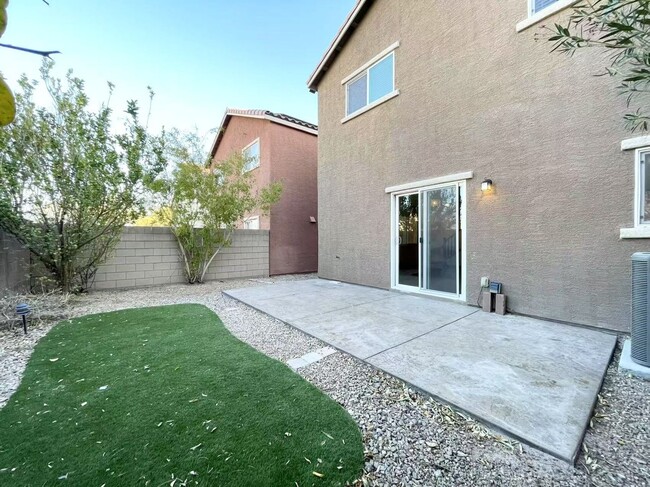 Building Photo - Cozy two-story single-family house