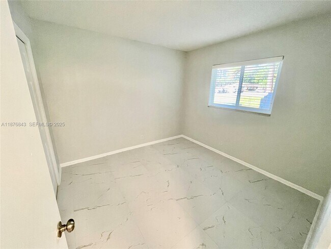 Building Photo - 2616 NE 14th Ave