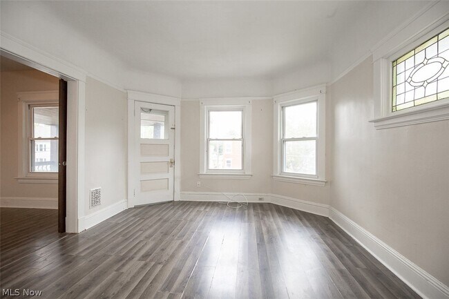 Building Photo - 1545 Coutant Ave