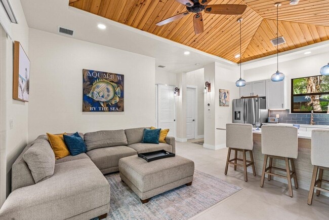 Building Photo - 12466 Quercus Ln