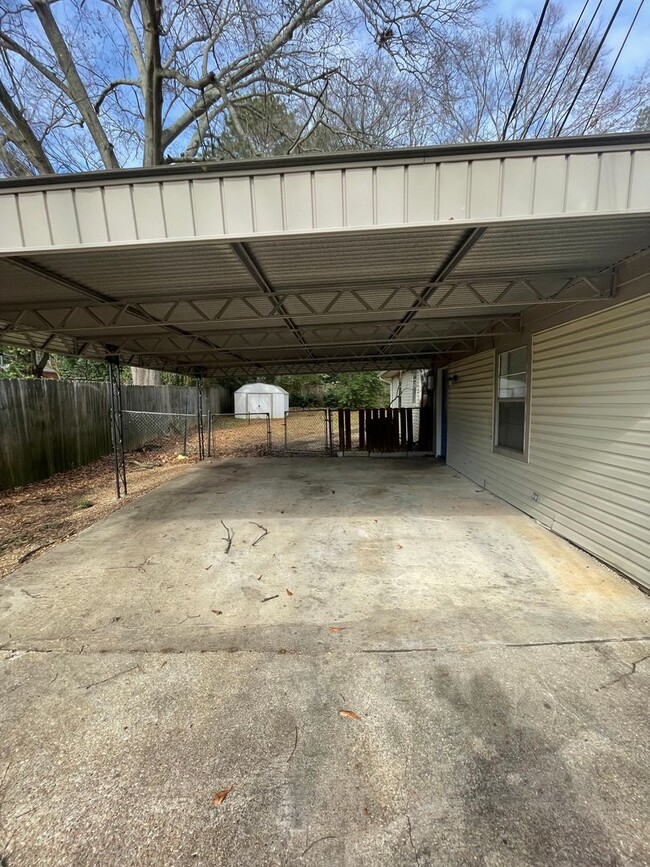 Building Photo - ** 5 Bed 2 Bath located in County Downs** ...