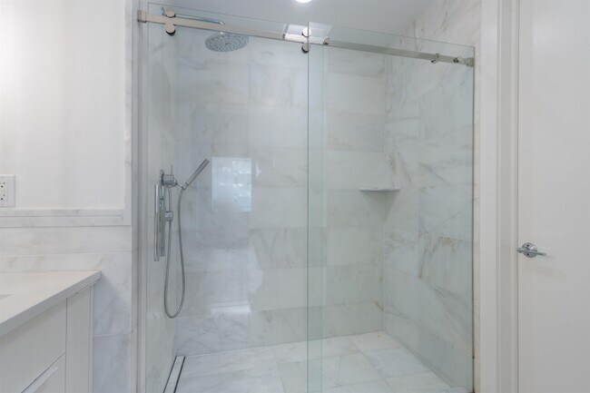 Building Photo - 9 Ave at Port Imperial