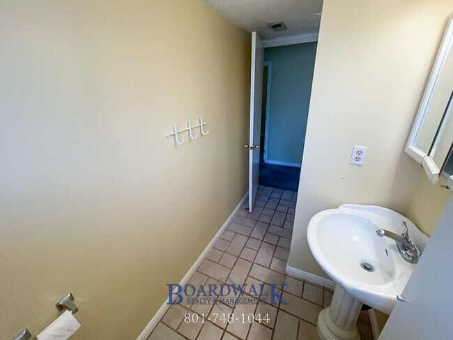 Building Photo - 2827 E Bridgewater Dr