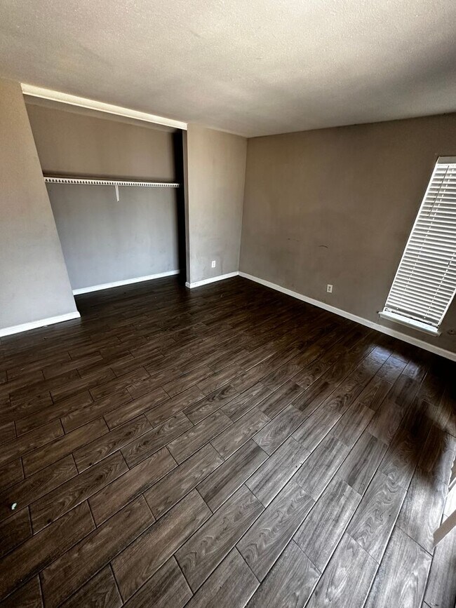 Building Photo - 1 Bed, 1 Bath condo