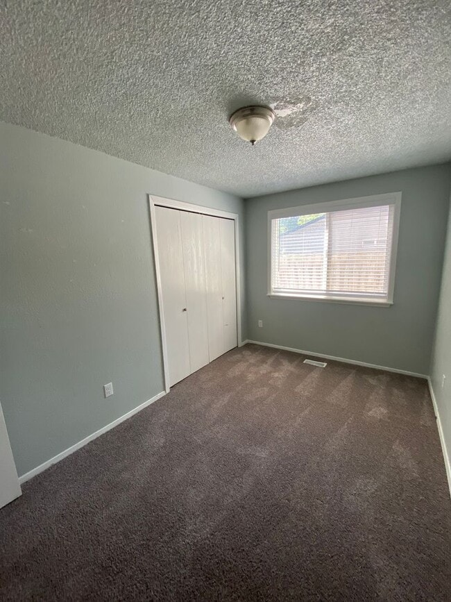 Building Photo - Ready first of June / 3 bedroom 2 bathroom...