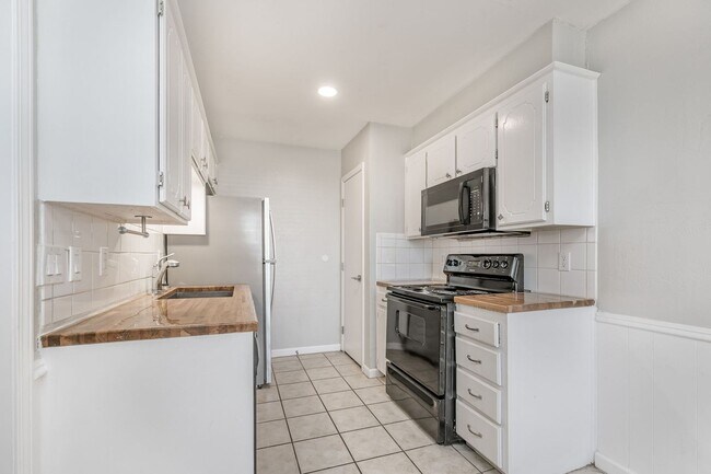 Building Photo - 4200 S Austin St