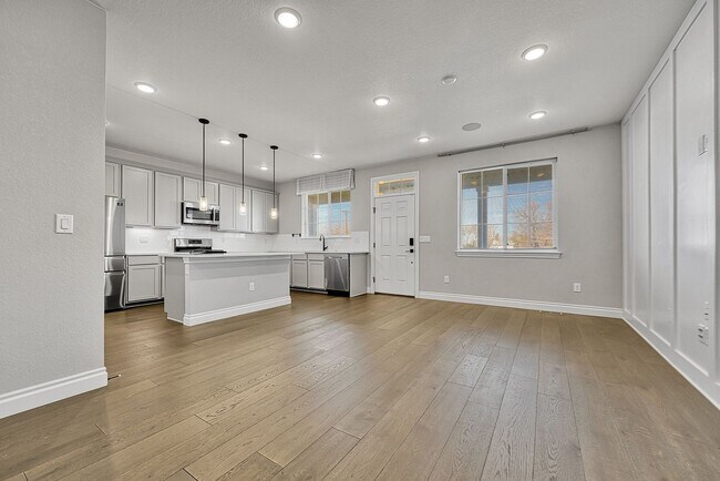 Building Photo - Former Model Home - Superb townhome in great location!