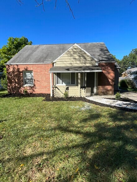 Primary Photo - 897 Exeter Rd