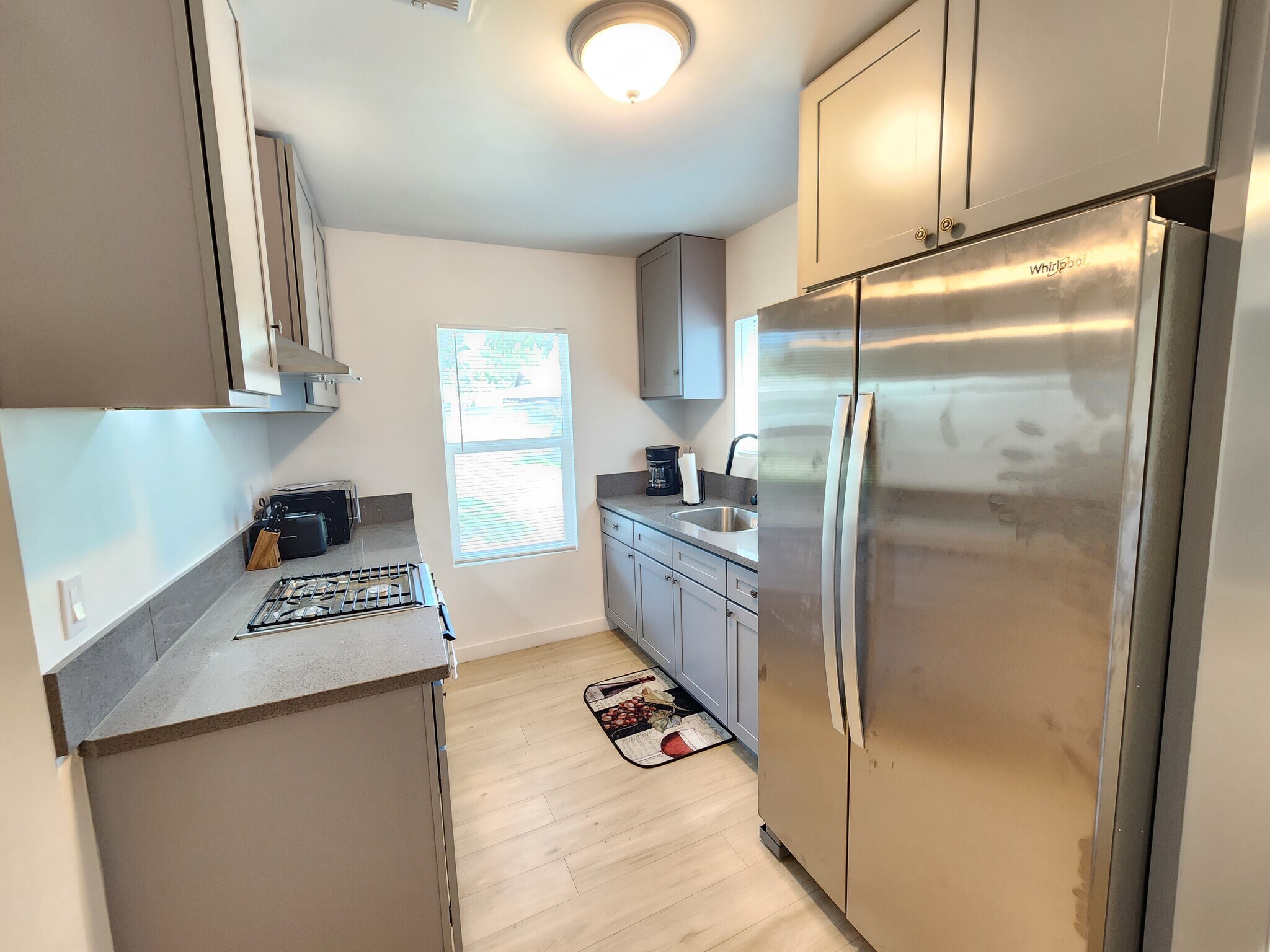 Building Photo - 9682 Sunland Blvd