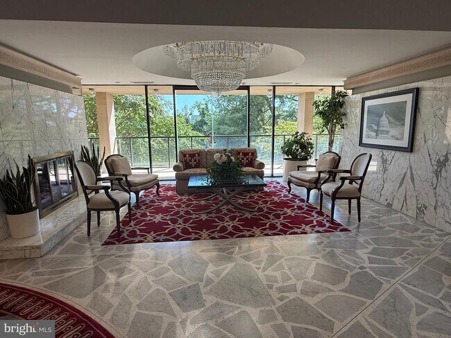 Building Photo - 1101 S Arlington Ridge Rd